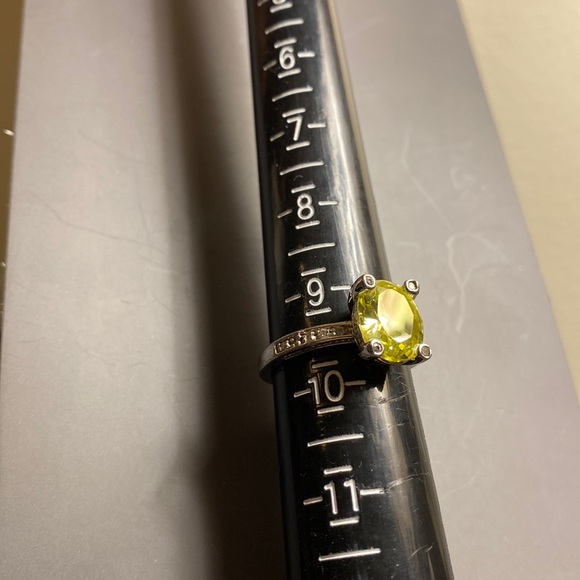 Oval Canary Yellow ring - Picture 3 of 4